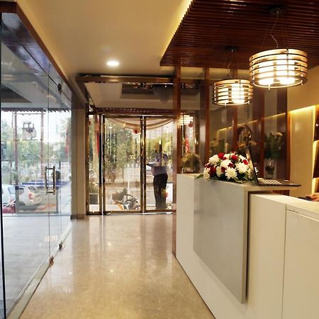 Awadh Inn Noida Bagian luar foto