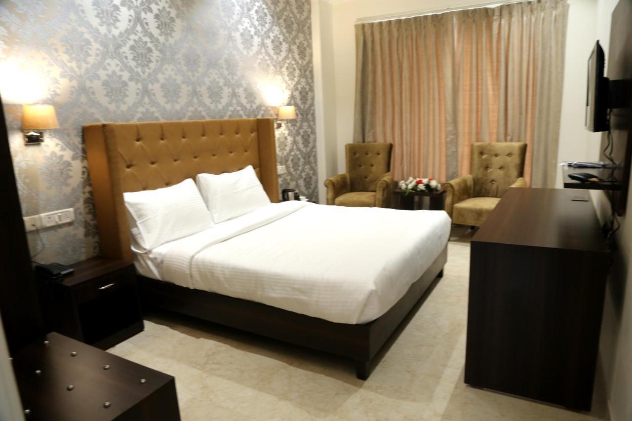 Awadh Inn Noida Bagian luar foto