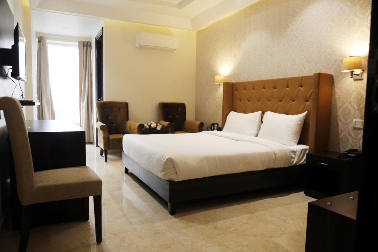 Awadh Inn Noida Bagian luar foto