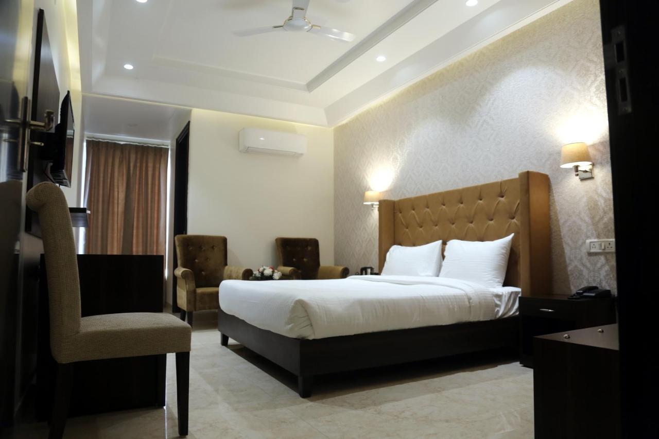 Awadh Inn Noida Bagian luar foto