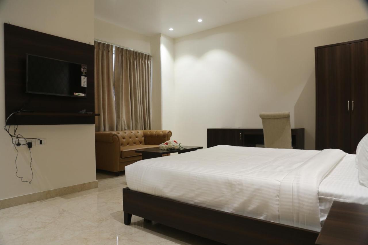 Awadh Inn Noida Bagian luar foto