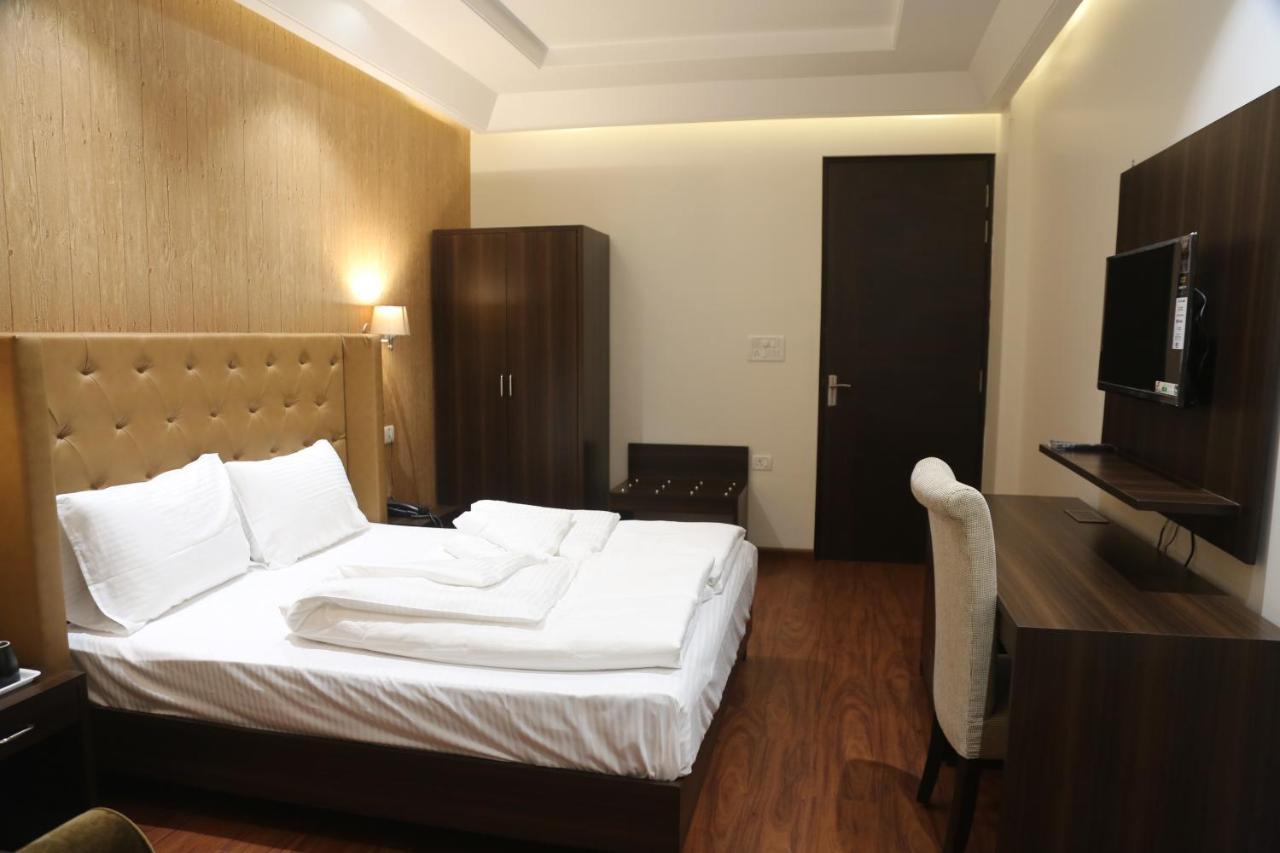 Awadh Inn Noida Bagian luar foto