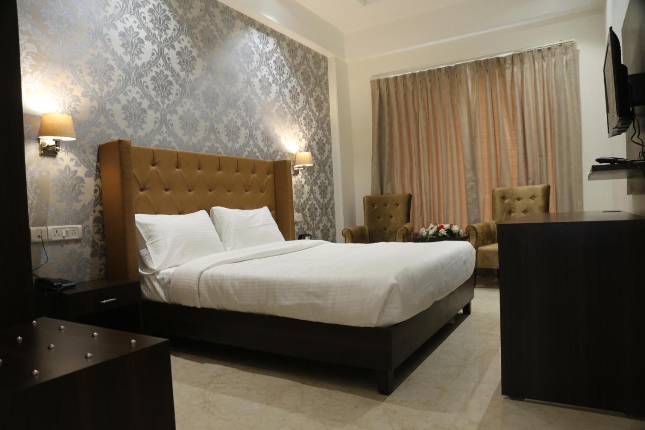 Awadh Inn Noida Bagian luar foto
